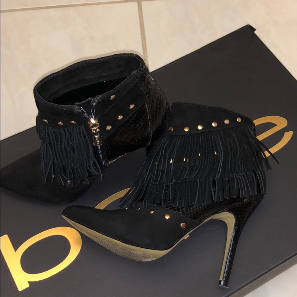 Bebe booties